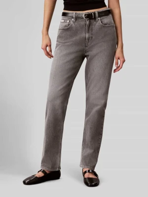 Jeansy o kroju mom fit z mieszanka bawełny model 'MOM JEAN' Calvin Klein Jeans Jasnoszary