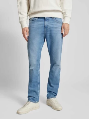 Jeansy o kroju regular straight fit z wyhaftowanym logo model ‘RYAN’ Tommy Jeans