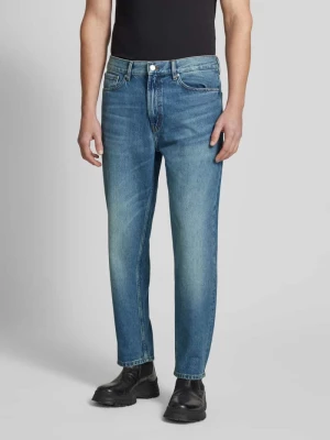 Jeansy o kroju relaxed tapered fit z 5 kieszeniami model ‘838’ HUGO