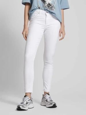 Jeansy o kroju slim fit z postrzępionymi zakończeniami nogawek model ‘BLUSH’ Only