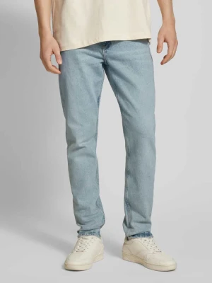 Zdjęcie produktu Jeansy o kroju slim tapered fit z detalem z logo Calvin Klein Jeans