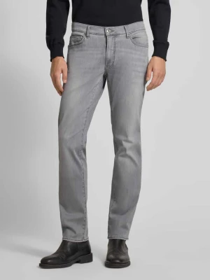 Jeansy o kroju straight fit z 5 kieszeniami model ‘Chuck’ BRAX