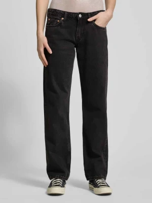 Jeansy o kroju straight fit z czystej bawełny Weekday