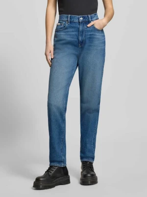 Jeansy o kroju straight fit z naszywką z logo model ‘Mom’ Calvin Klein Jeans