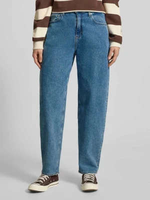 Jeansy o kroju tapered fit z mieszanki bawełny model ‘JEANIE BALLOON AI4136’ Tommy Jeans