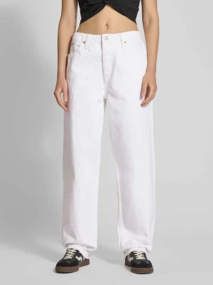 Jeansy o luźnym kroju z wpuszczanymi kieszeniami Calvin Klein Jeans