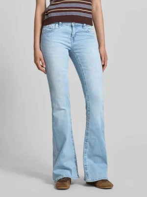 Jeansy o rozkloszowanym kroju w efekcie znoszenia model 'Poppy' Gina Tricot