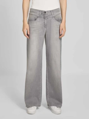 Jeansy o rozkloszowanym kroju z efektem znoszenia model ‘Laura’ Raphaela By Brax