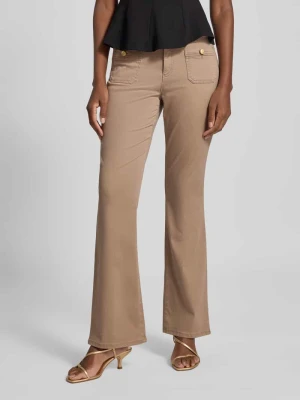 Jeansy o rozkloszowanym kroju z mieszanki lyocellu model ‘STYLE.SHAKIRA’ BRAX