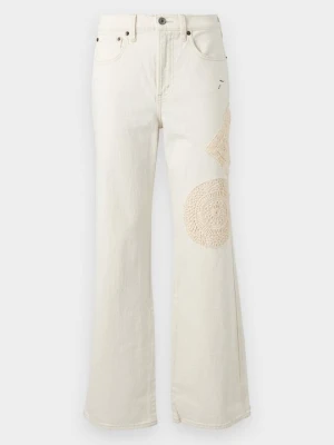 Jeansy Relaxed Fit Abercrombie & Fitch biały