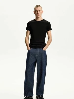 Jeansy Relaxed Fit Bershka szafirowy