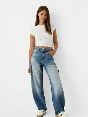 Jeansy Relaxed Fit Bershka jasnoniebieski denim