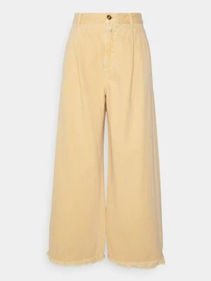 Jeansy Relaxed Fit closed