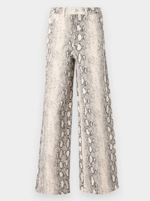 Jeansy Relaxed Fit Object