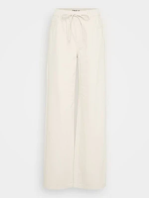 Jeansy Relaxed Fit Only mleczny