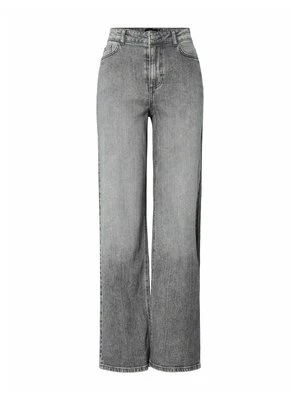 Jeansy Relaxed Fit Pieces