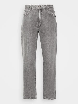 Jeansy Relaxed Fit Pier One