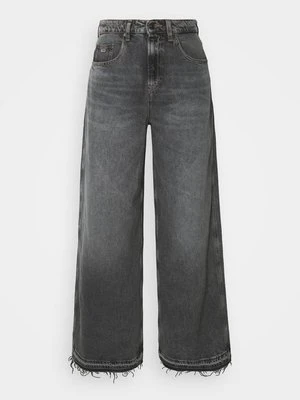 Jeansy Relaxed Fit Tommy Jeans