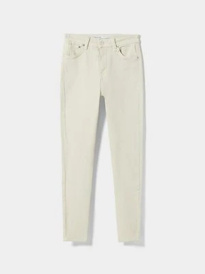 Jeansy Skinny Fit Bershka beżowy