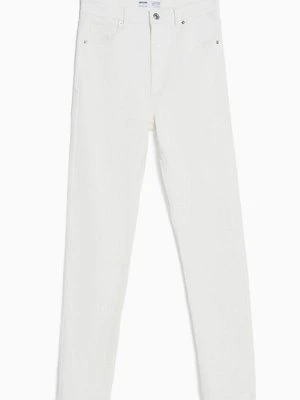 Jeansy Skinny Fit Bershka mleczny