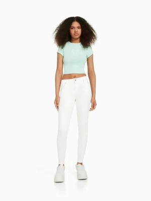 Jeansy Skinny Fit Bershka biały