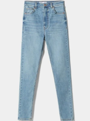 Jeansy Skinny Fit Bershka jasnoniebieski denim