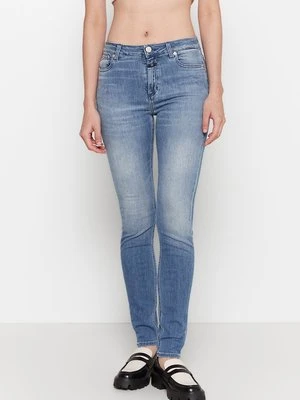 Jeansy Skinny Fit Closed niebieski
