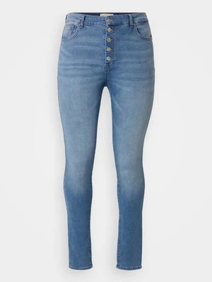 Jeansy Skinny Fit ONLY Carmakoma jasnoniebieski denim