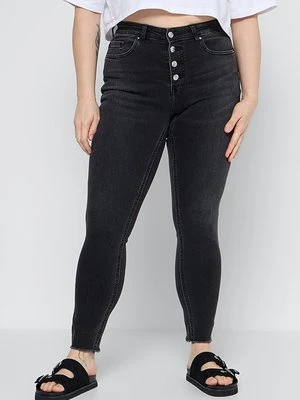 Jeansy Skinny Fit ONLY Carmakoma czarny