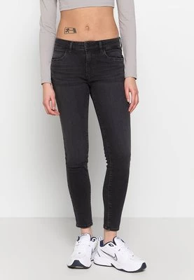 Jeansy Skinny Fit Wrangler