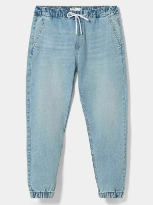 Jeansy Slim Fit Bershka jasnoniebieski denim