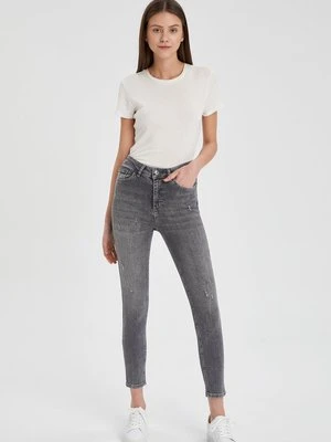 Jeansy Slim Fit DeFacto