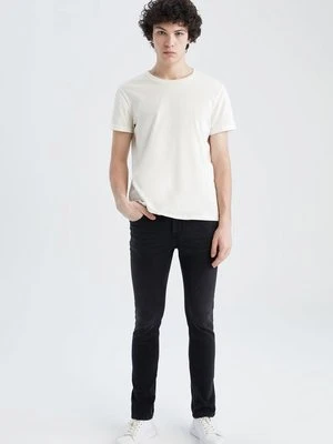 Jeansy Slim Fit DeFacto