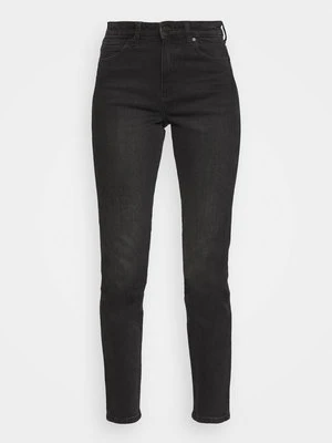 Jeansy Slim Fit Wrangler