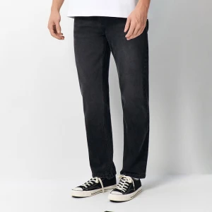 Jeansy straight fit czarne House