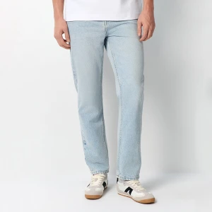 Jeansy straight fit jasnoniebieskie House