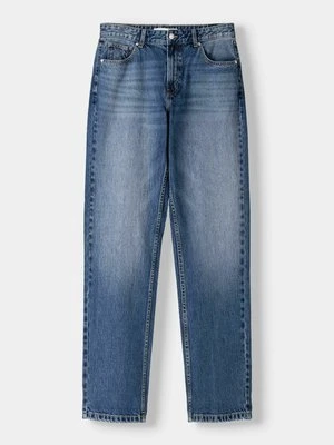 Jeansy Straight Leg Bershka jasnoniebieski denim