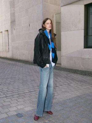 Jeansy wide leg z kieszeniami średni niebieski - Kobieta - MANGO