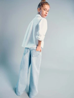 Jeansy wide leg z kieszeniami w kształcie serca jasnoniebieski - Dzieci - lata - MANGO KIDS