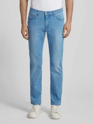 Jeansy o kroju straight fit z 5 kieszeniami model ‘Chuck’ BRAX