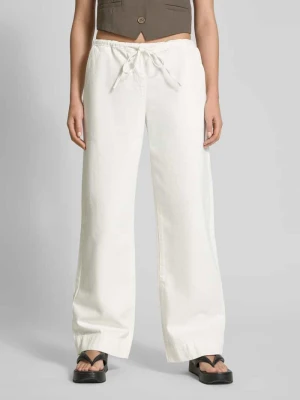 Zdjęcie produktu Jeansy z elastycznym pasem EDITED