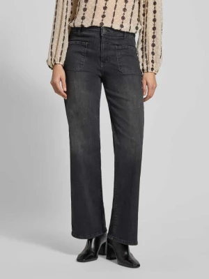 Jeansy z poszerzaną nogawką i nakładanymi kieszeniami MORE & MORE