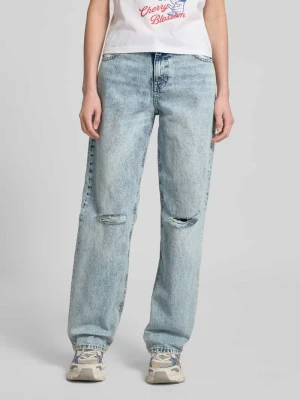 Jeansy z prostą nogawką i przetarciami REVIEW