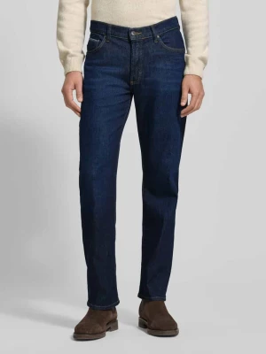 Jeansy o kroju comfort fit z wpuszczanymi kieszeniami model ‘Clint’ BRAX