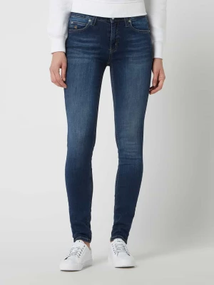 Jeansy ze średnim stanem o kroju skinny fit z dodatkiem streczu Calvin Klein Jeans