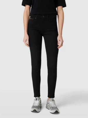 Jeansy ze średnim stanem o kroju skinny fit z naszywką z logo model ‘NORA’ Tommy Jeans