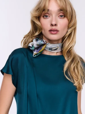 Jedwabna apaszka w kwiatowe wzory TARANKO