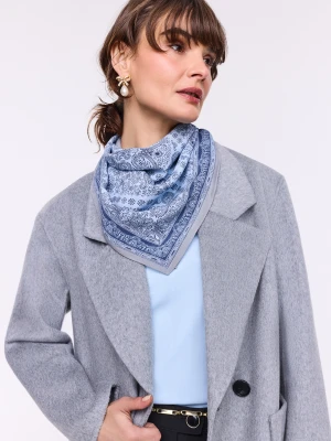 Jedwabna apaszka w niebieskie wzory TARANKO