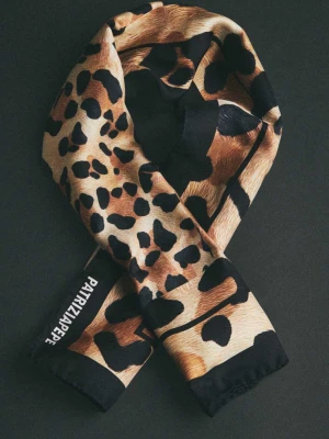 Jedwabna apaszka w panterkę PATRIZIA PEPE