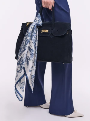 Jedwabna gawroszka w granatowe kwiaty TARANKO